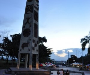 Obelisco Villavicencio. Fuente: flickr.com Por: momentcaptured1